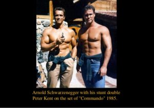 Arnold Schwarzenegger e o dublê de Comando para Matar (stunt Commando)