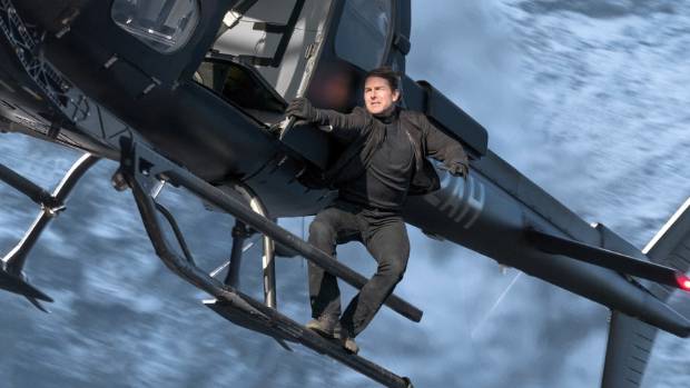 Tom Cruise pendurado em helicóptero- Filmes de Julho