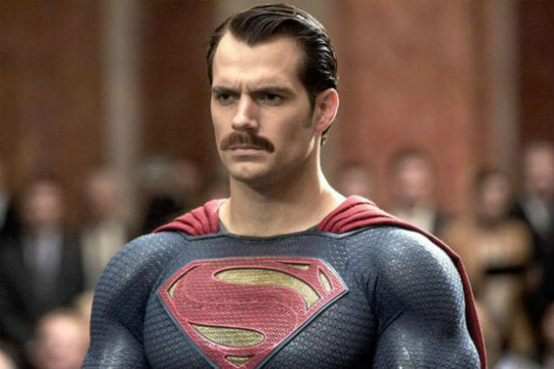 Superman - Henry Cavill com bigode